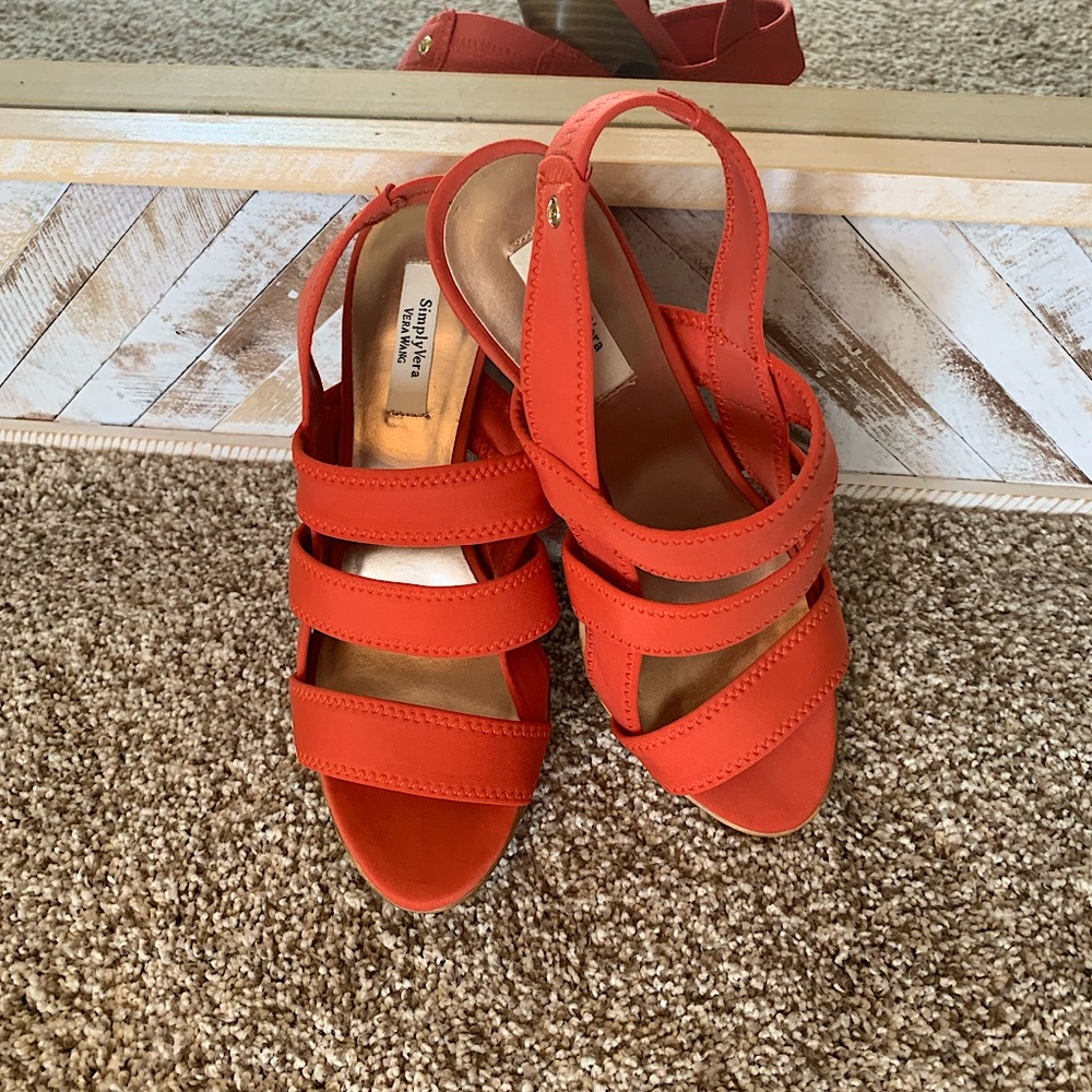 NWOT size 7.5 Simply Vera